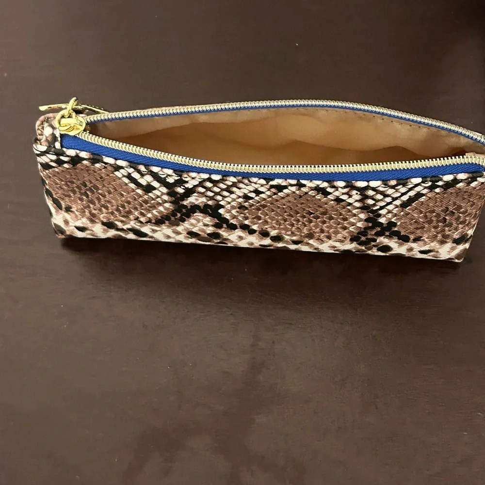 Estée Lauder makeup bag